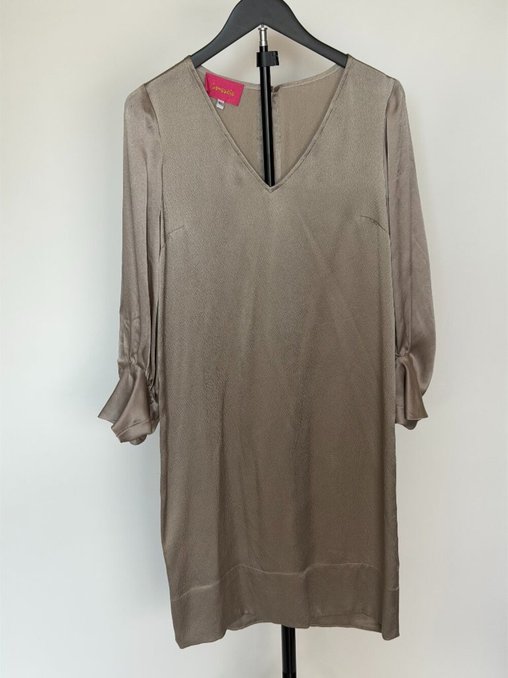 Consuelo Taupe Satin Sleeve Shift Dress V-Neck Size 40 Elegant Chic